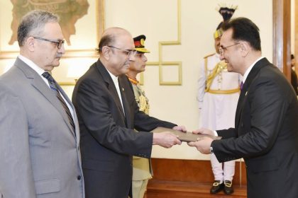 Envoys of seven nations present diplomatic credentials to president