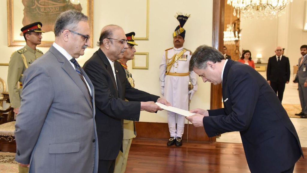 Ambassador of ..... presenting credentials to President Asif Ali Zardari in Islamabad