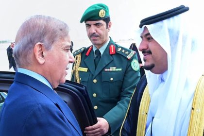 PM invites global leaders at Riyadh to invest in Pakistan